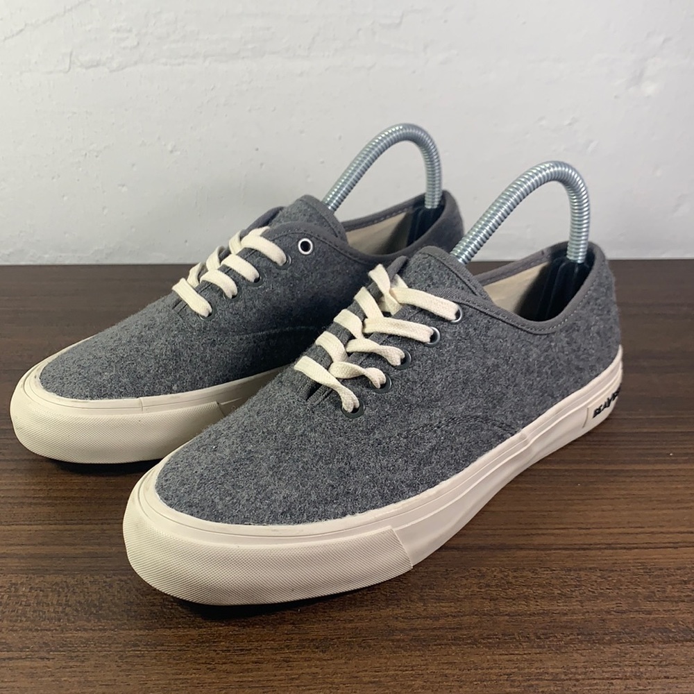 Grey textured SeaVees Legend sneaker! Size 8 USA.